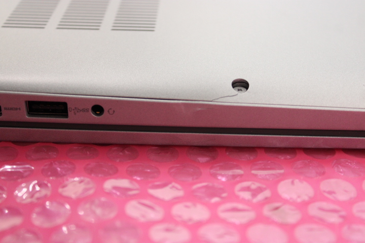 Pilt SALE OUT.  | SALE OUT. Dell | Latitude 5450 | 14 " | IPS | FHD | 1920 x 1080 pixels | Anti-glare | Intel Ultra 5 | 135U | 16 GB | DDR5 | Solid-state drive capacity 512 GB | Intel Integrated Graphics | Windows 11 Pro | 802.11ax | Bluetooth version 5.3 | WWAN ready | Keyboard language Estonian | Keyboard backlit | Warranty 29 month(s) | DAMAGE ON THE RIGHT EDGE OF HOUSING