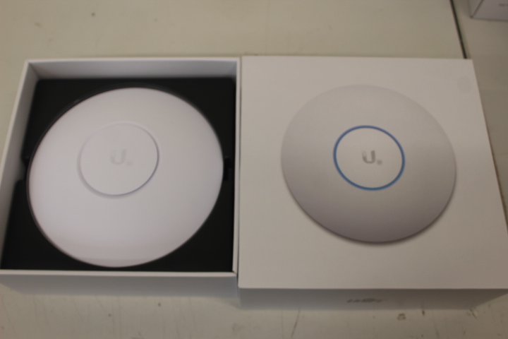 Pilt SALE OUT. Ubiquiti UniFi UAP AC SHD 2.4GHz/5GHz, 802.11ac Wave 2, 2xGbE, PoE+ Ubiquiti | DEMO