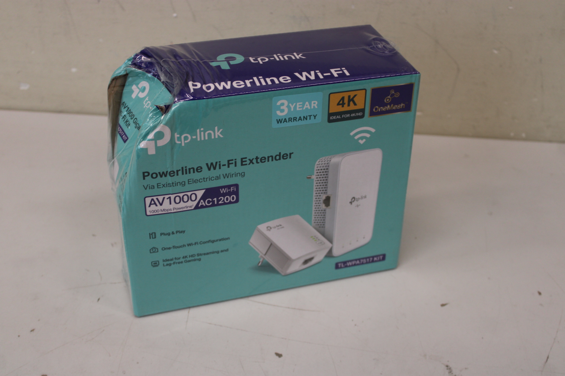 Pilt SALE OUT. TP-LINK Gigabit Powerline Kit | TL-WPA7517 | 10/100/1000 Mbit/s | Ethernet LAN (RJ-45) ports 1+1 | 802.11ac | 2GHz/5GHz | Wi-Fi data rate (max) 300+433 Mbit/s | DAMAGED PACKAGING