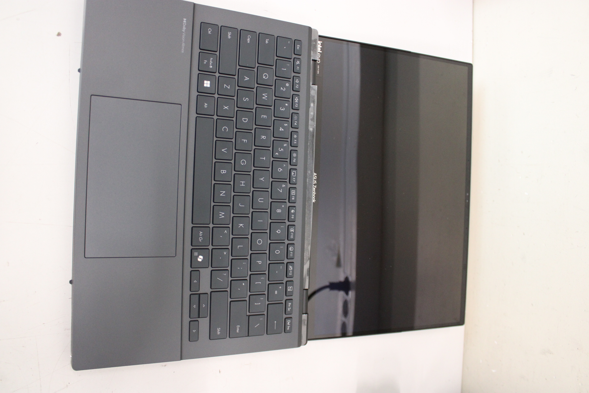 Pilt SALE OUT. Asus | Zenbook Duo UX8406CA-PZ009W | Basalt Gray | 14 " | OLED | Touchscreen | 3K | 2880 x 1800 pixels | Glossy | Intel Core Ultra 9 | 285H | 32 GB | LPDDR5X | Solid-state drive capacity 2000 GB | Intel Graphics | Windows 11 Home | 802.11be | Bluetooth version 5.4 | Keyboard language English | Keyboard backlit | Warranty 21 month(s) | SCRATCH ON BACK LEG