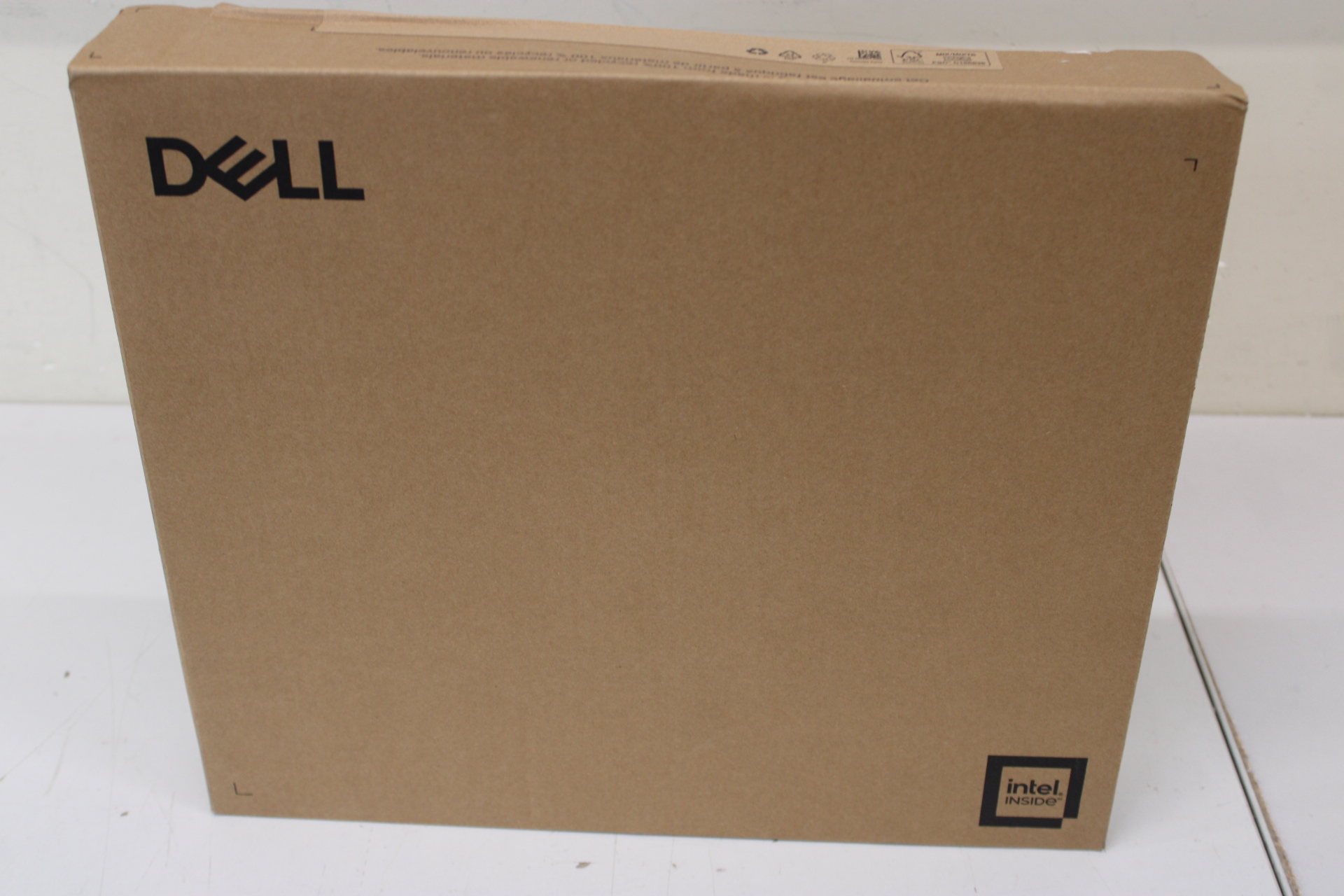 Pilt ALE OUT. Dell Pro Essential 14 AG FHD+ i5-120U/16GB/512GB/Intel Graphics/Win11 Pro/ENG kbd/Silver/3Y ProSupport NBD Onsite Warranty | Dell Pro 14 Essential PV14250 | Platinum Silver | 14 " | FHD+ | 1920 x 1200 pixels | Anti-glare | Intel Core 5 | 120U | 16 GB | DDR5 | Solid-state drive capacity 512 GB | Intel Graphics | Windows 11 Pro | 802.11ax | Keyboard language English | Warranty 36 month(s) |