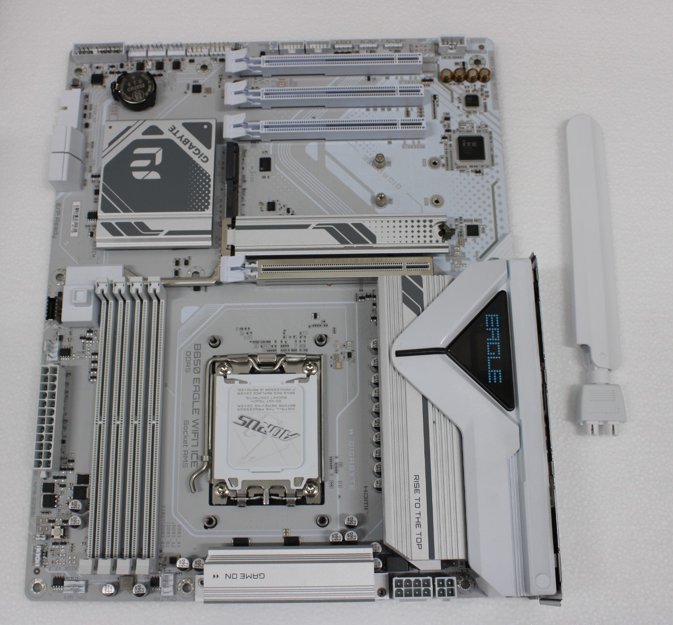 Pilt SALE OUT. Gigabyte B850 EAGLE WF7 ICE | Processor family AMD | Processor socket AM5 | Number of SATA connectors 4 | USED, REFURBISHED, WITHOUT ACCESSORIES, ONLY BACK PANEL, AND ANTENA INCLUDED