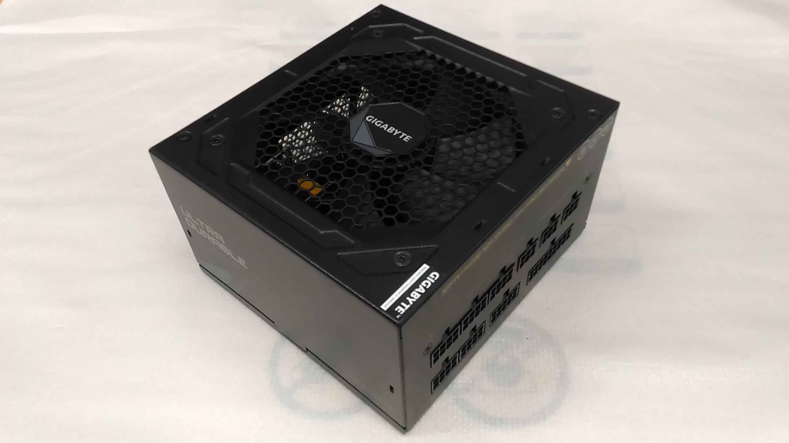 Pilt SALE OUT. GIGABYTE GP-UD850GM PSU | Gigabyte PSU | GP-UD850GM | USED, REFURBISHED, WITHOUT ORIGINAL PACKAGING AND MANUALS | 850 W