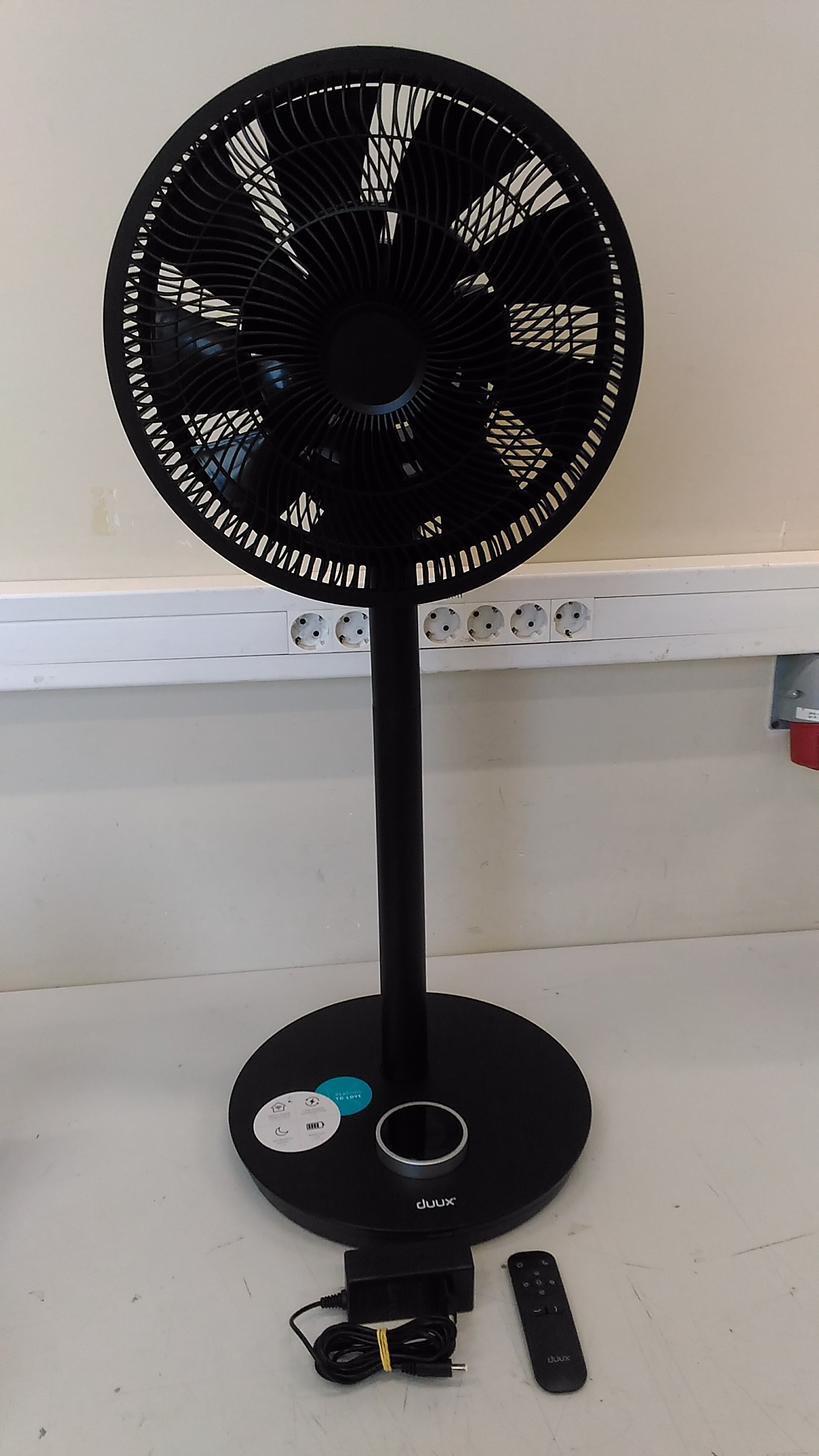 Pilt SALE OUT. SALE OUT. Duux | Smart Fan | Whisper Flex Smart Black with Battery Pack | Stand Fan | USED, DAMAGED PACKAGING, SMALL MARKS ON STAND, BATTERY NOT WORKING, CRACK ON BACK | Black | Diameter 34 cm | Number of speeds 26 | Oscillation | 2-22 W | Remote control | Timer