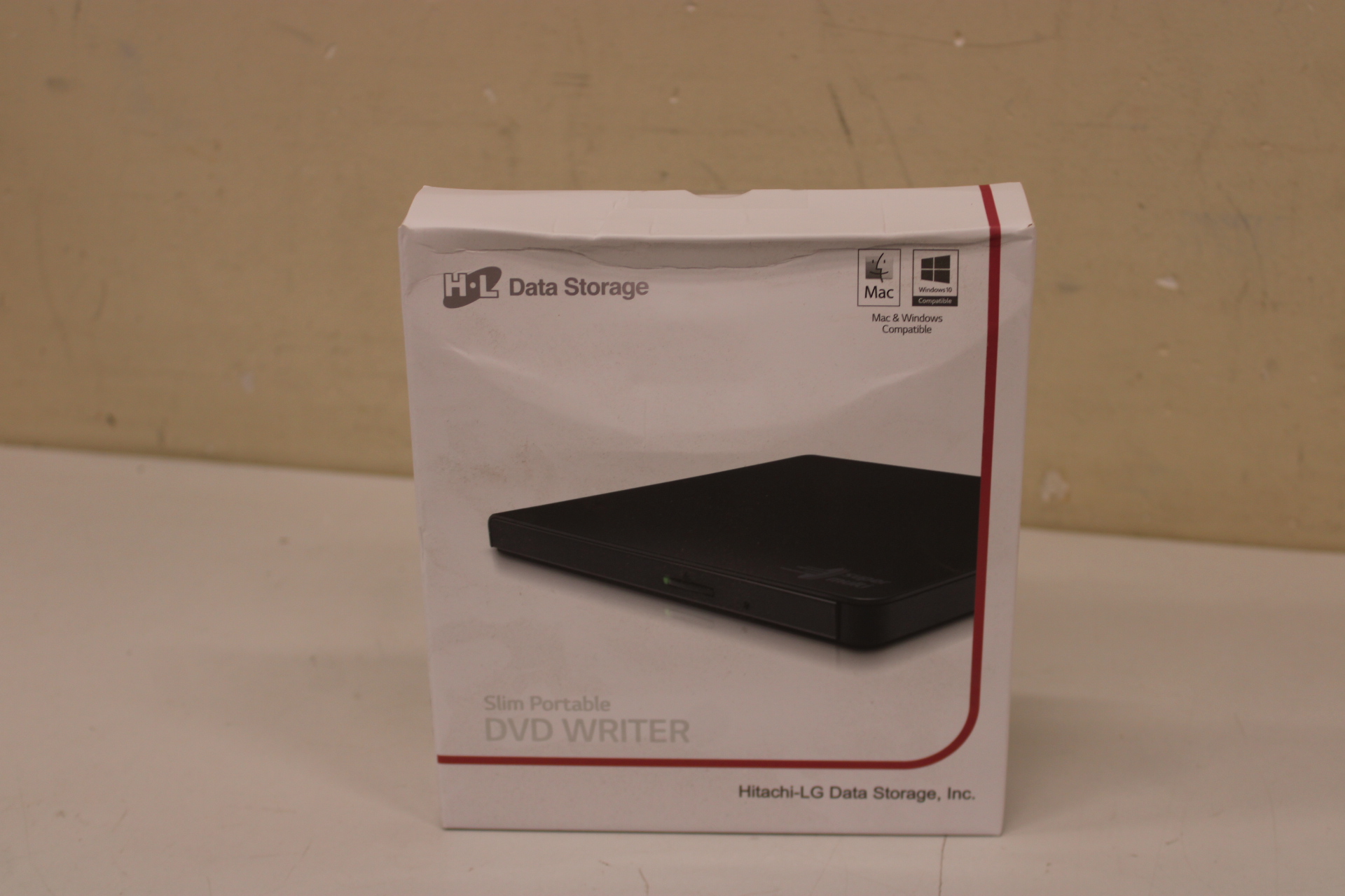 Pilt H.L Data Storage Ultra Slim Portable DVD-Writer | GP57EB40 | Interface USB 2.0 | DVD±R/RW | CD read speed 24 x | CD write speed 24 x | Black | DAMAGED PACKAGING | Desktop/Notebook